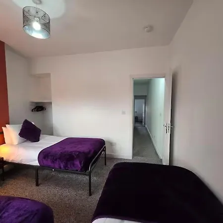 4 Bed-sleeps 9-private Garden-free Parking